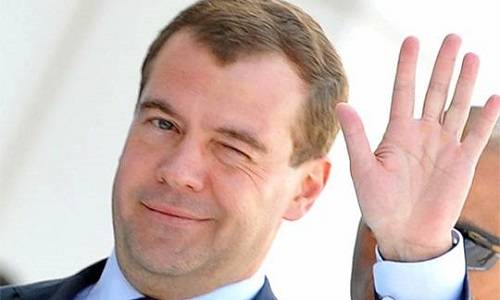 Кабмин Медведева пора судить за экстремизм: он тащит наш народ на баррикады