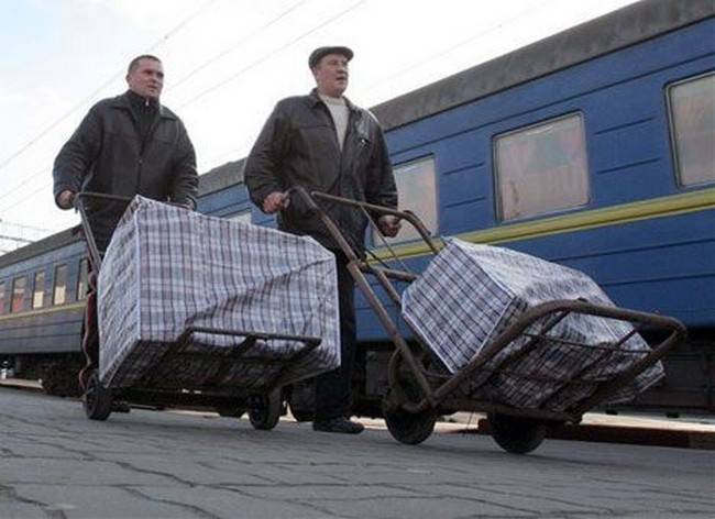 Эйфория от «безвиза» быстро прошла: украинцы массово возвращаются домой