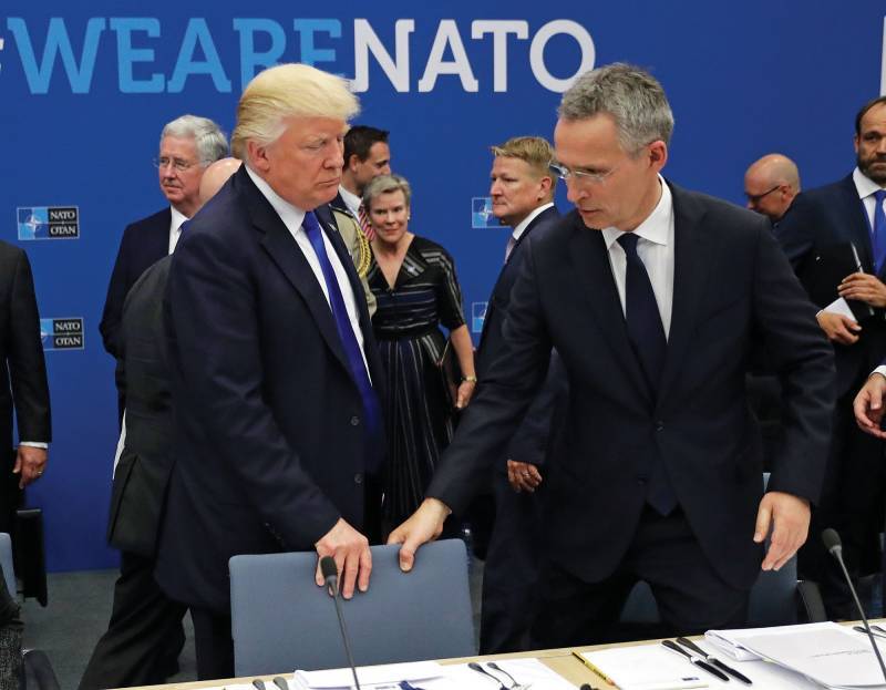 Кого нынче атакует НАТО: Россию или США?