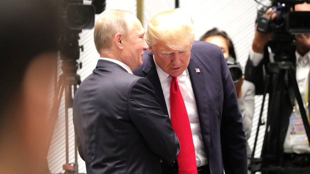 Путин и Трамп сели за стол с хорошими козырями Путин и Трамп сели за стол с хорошими козырями