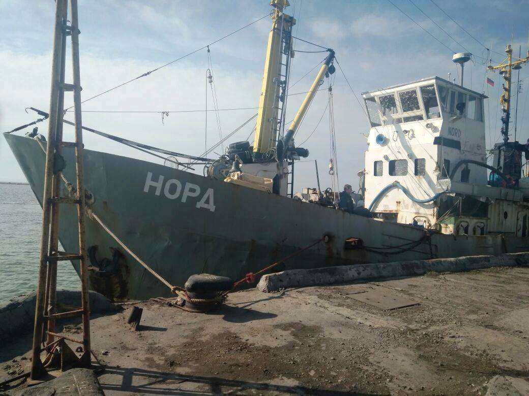 В Азовском море штормит не по-летнему В Азовском море штормит не по-летнему