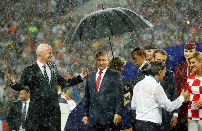 Зонт Путина и люди с совестью крокодила