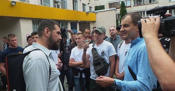 Свобода слова в Украине: неонацист Карась побил репортера Бурдыгу за правду
