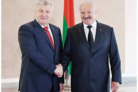 Лукашенко дал статус беженца адмиралу-бандеровцу Михаилу Ежелю