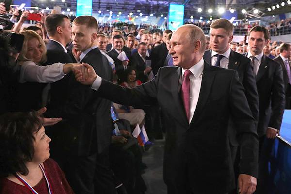 Народная поддержка не покинула Путина