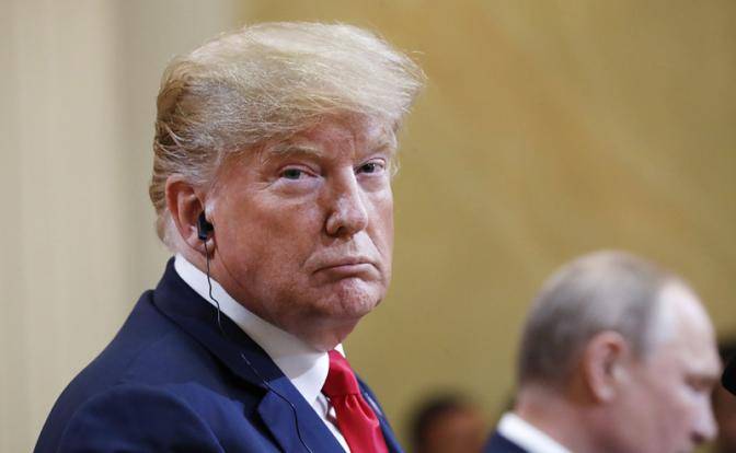 «Путин так запугал Трампа, что он предал Америку» «Путин так запугал Трампа, что он предал Америку»
