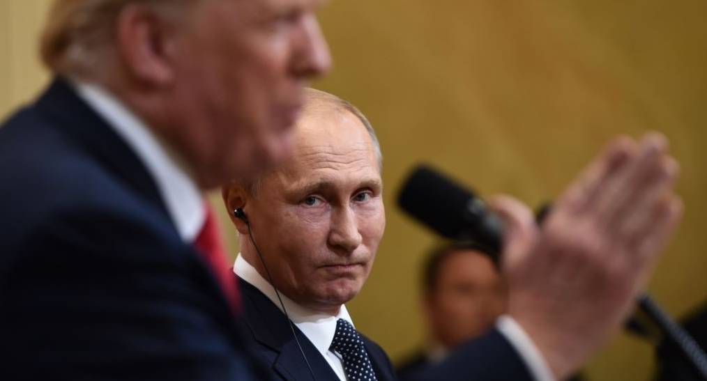 CNN: Вашингтон бьет тревогу, Трамп защищает переговоры с Путиным