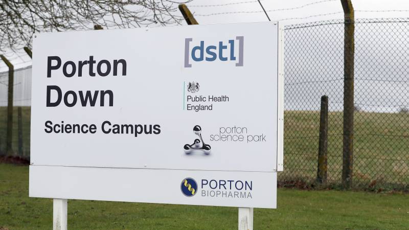 Портон-Даун и отравления в британских пригородах: есть ли связь?