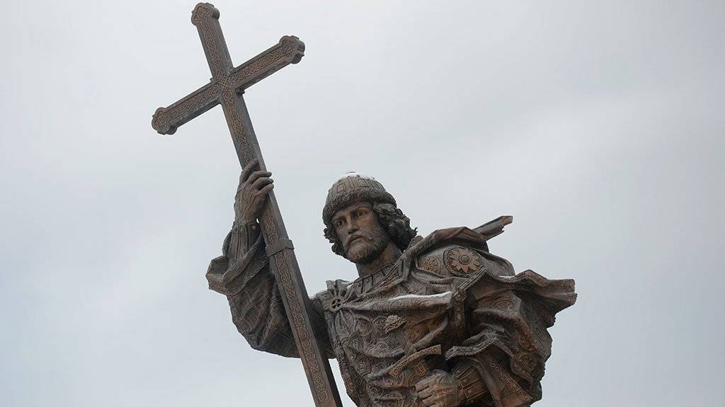 Сотни тысяч верных УПЦ МП отметили Крестным ходом в Киеве 1030-летие Крещен