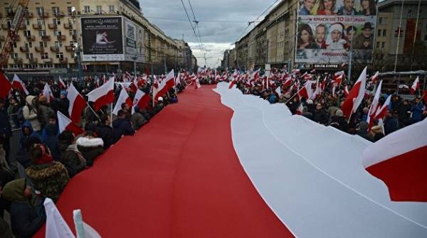 Поляки, танцующие на костях: обнаглевшее беспамятство Поляки, танцующие на костях: обнаглевшее беспамятство