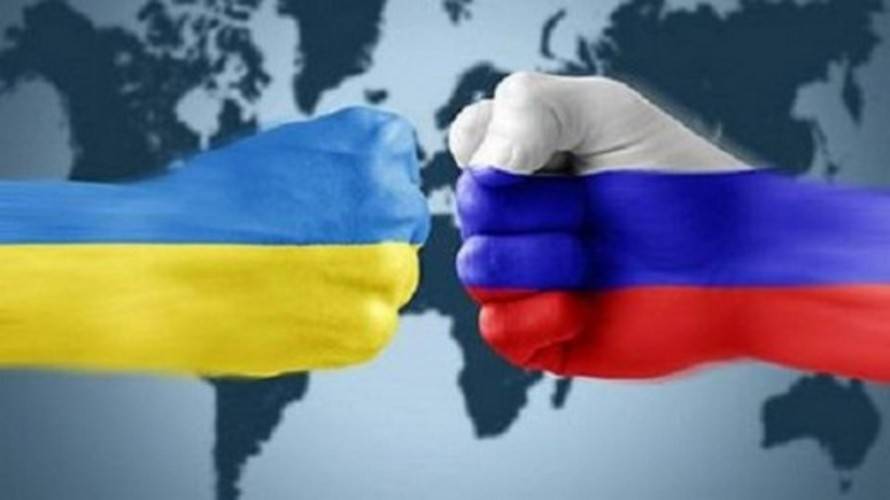 Украинец в честь Дня ВМФ поднял русские флаги