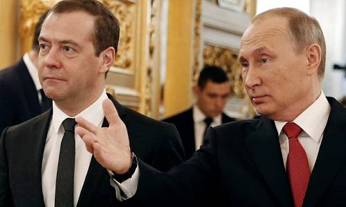 В Путина – верую! В его зама Медведева – нет! Тяжелая шизофрения…