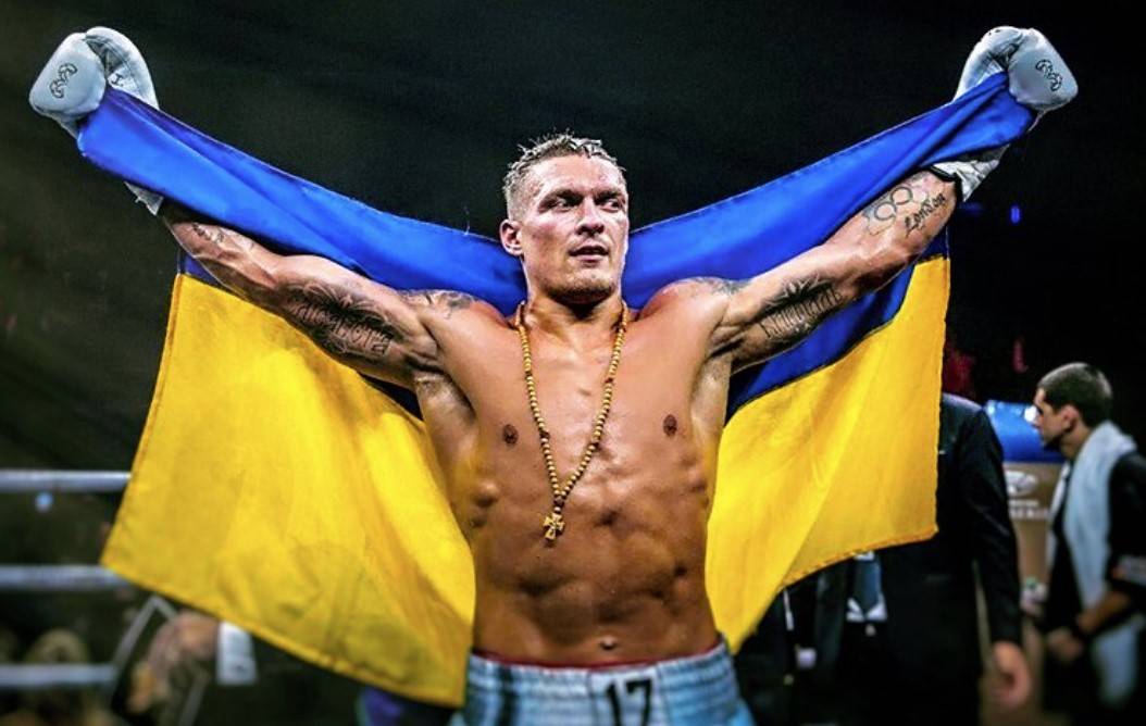 Хитрый Усик: почему боксер отказался от звания Героя Украины
