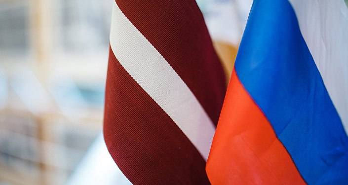 «Живем в разных измерениях»: латвийцы изумились хорошему отзыву россиянина