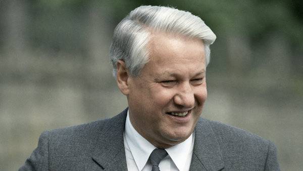 Запой и попытки бежать в посольство США: как Ельцин одержал верх над ГКЧП
