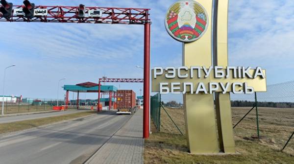 В Беларусь бегут политики и простые граждане Украины