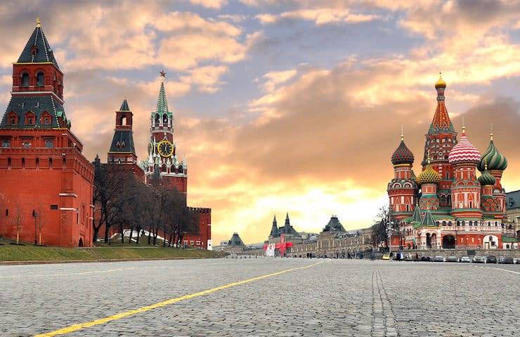 Москва научилась извлекать выгоду из русофобии соседей
