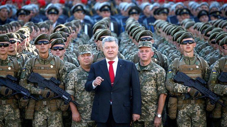 Украина парадным шагом движется в небытие