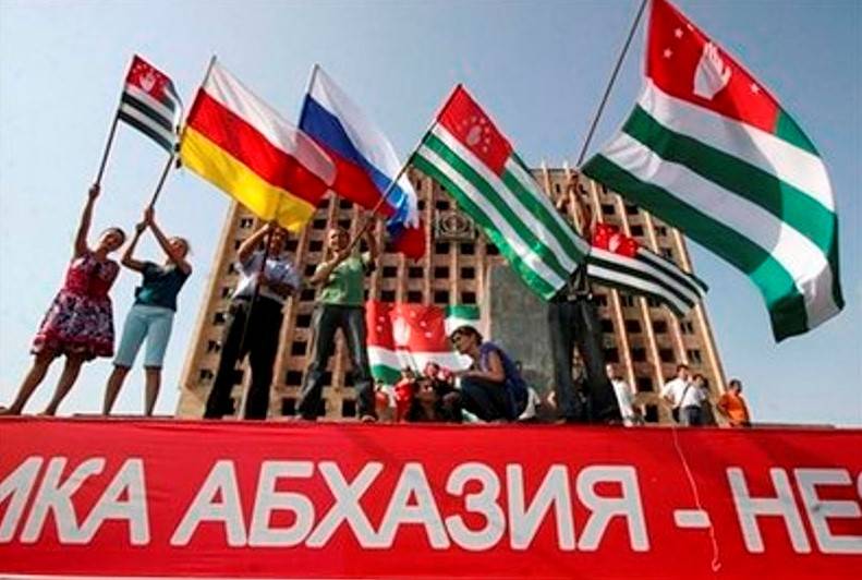 Абхазия и Южная Осетия: трудный путь к независимости Абхазия и Южная Осетия: трудный путь к независимости
