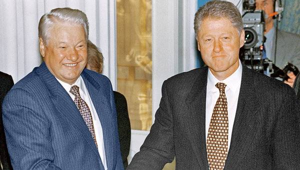 Рассекречена переписка, в которой Ельцин отчитывается Клинтону о Путине
