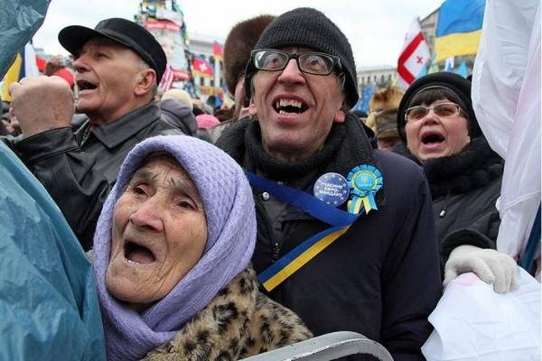 Почему безмолвствует население Украины