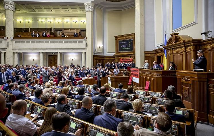 Украинцы считают виновником конфликта в Донбассе действующую власть