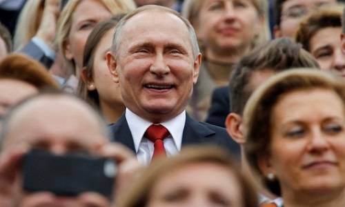 Наркозависимость от Путина: молиться на него – или проклинать его за все