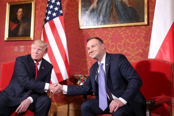 Анджей Дуда предложил назвать военную базу США в Польше «Фортом Трамп»