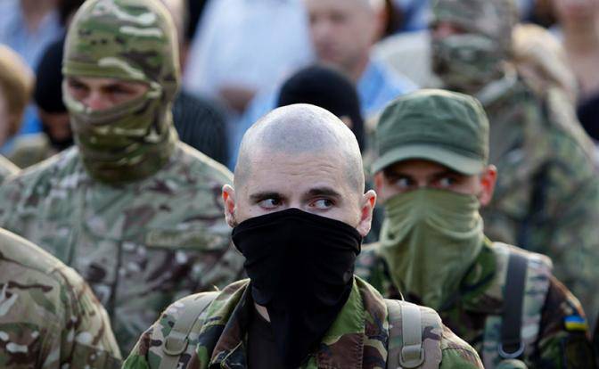Нацистскую «Сокиру Перуна» Украина занесла над Питером Нацистскую «Сокиру Перуна» Украина занесла над Питером