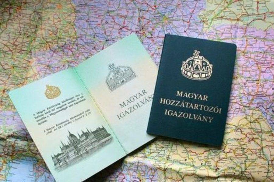Госизмена! Так Киев квалифицирует выдачу украинцам паспортов Венгрии