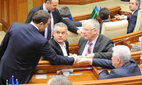 Молдавский парламент де-факто выступает за ликвидацию страны
