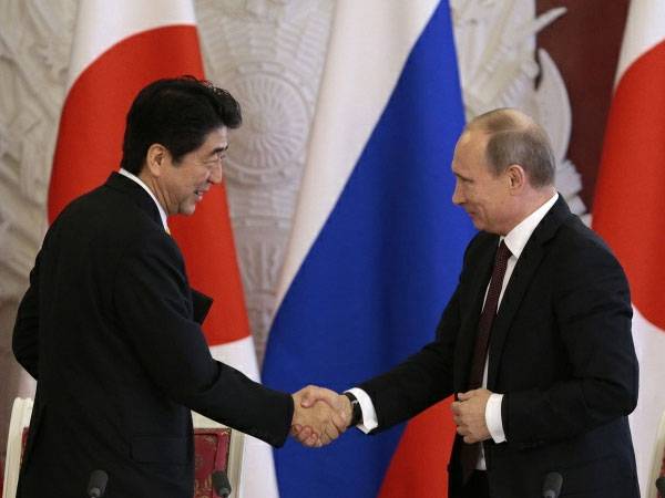 Притязания японцев на Курилы: Москва подыграла правительству Абэ