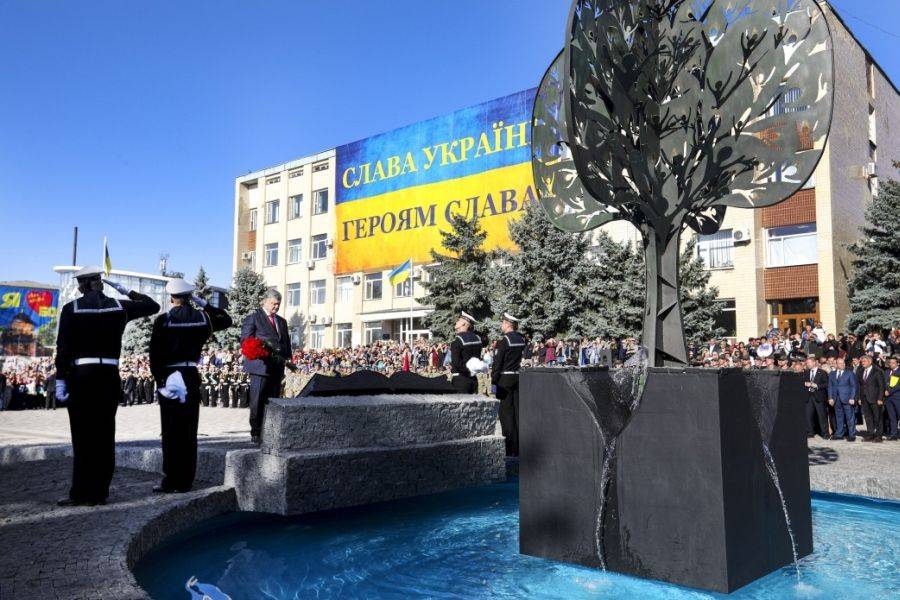 Пан Порошенко на малой родине, или Как переформатируют память Пан Порошенко на малой родине, или Как переформатируют память