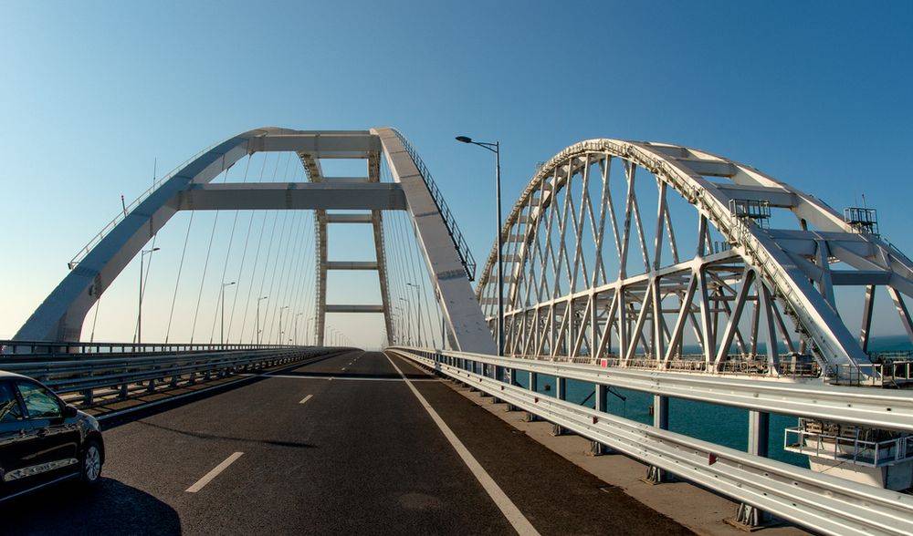 Посчитать поименно! В Киеве требуют наказывать за пользование Крымским мост