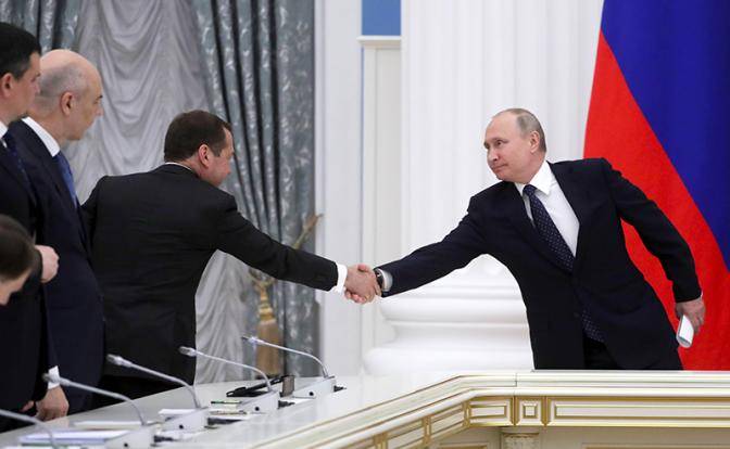 Путин занялся хозяйством Медведева