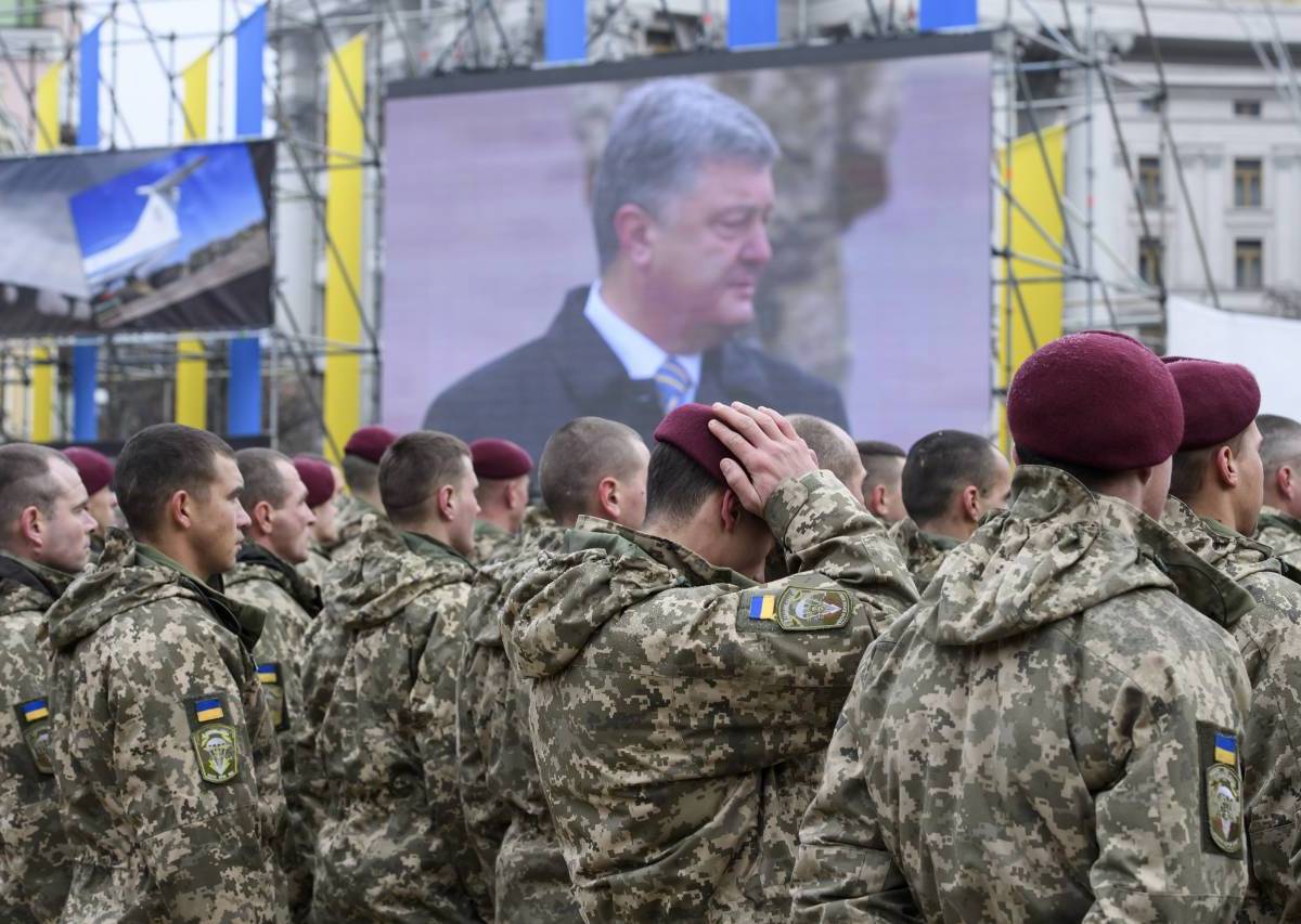 Киев перед выборами выводит войска с зоны конфликта