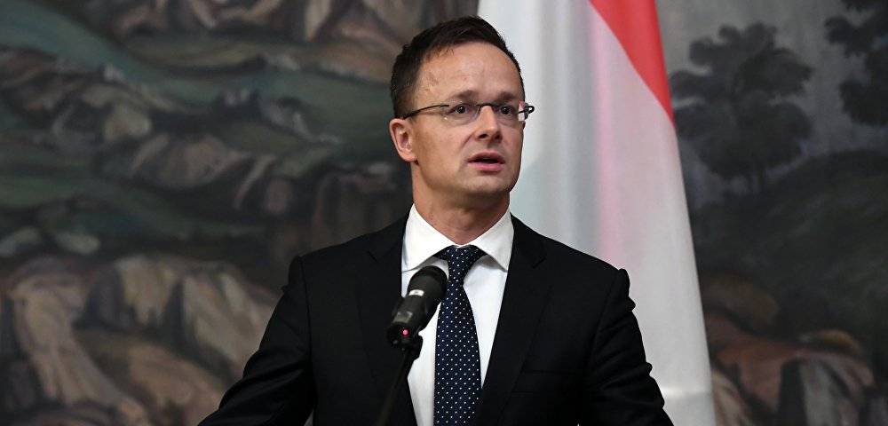 Глава МИД Венгрии Сийярто: продолжим блокировать заседания НАТО-Украинай