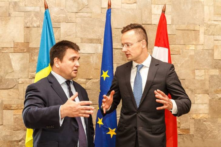 Украину поприжали уже с двух сторон Украину поприжали уже с двух сторон