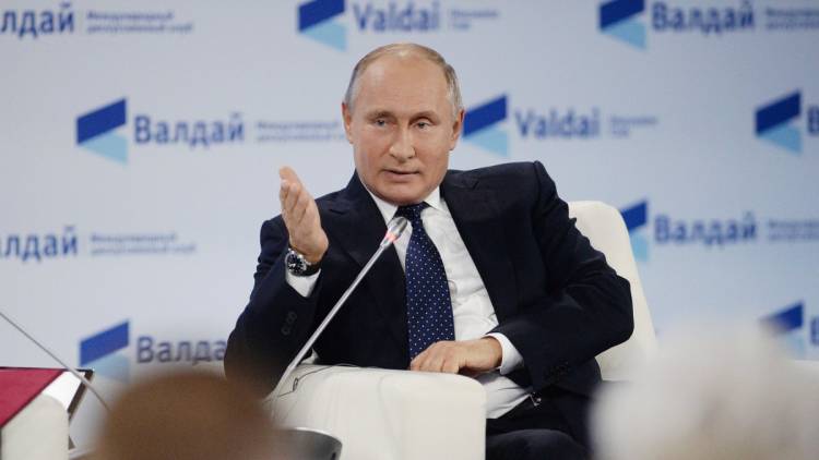 Путин ввел санкции в отношении Украины