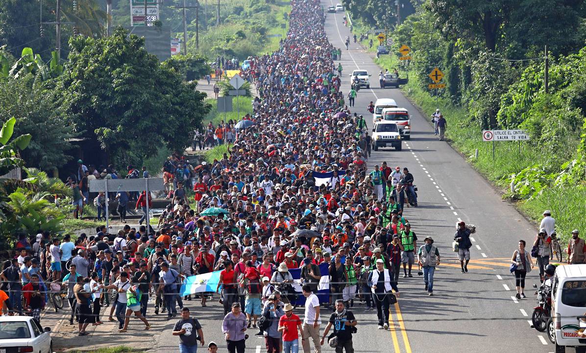 К границе США идет «армия» латиноамериканцев, чтобы свергнуть Трампа