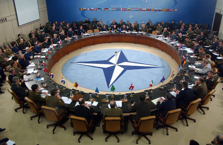 НАТО развалится без русской угрозы - генерал внутренних войск