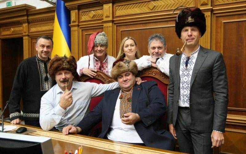 Украинские депутаты написали письмо Путину, вырядившись запорожцами