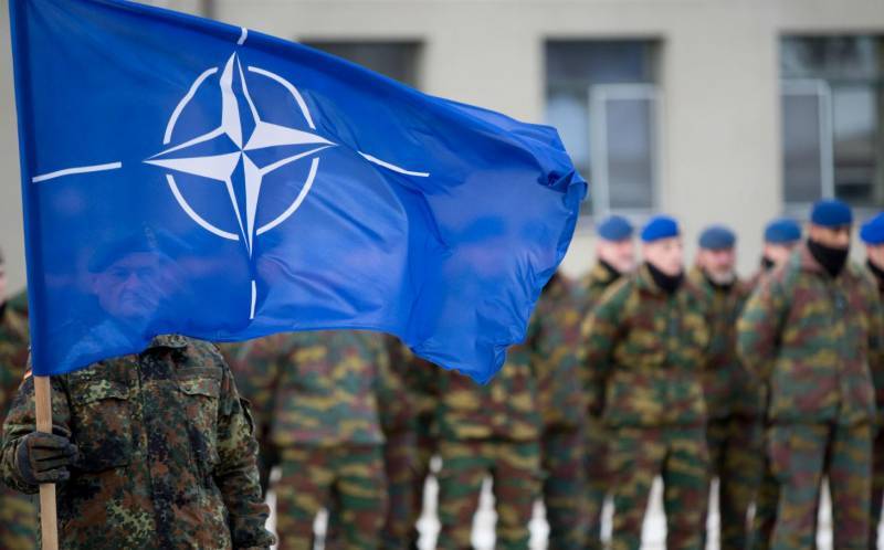 Евросоюз платит НАТО за бездействие