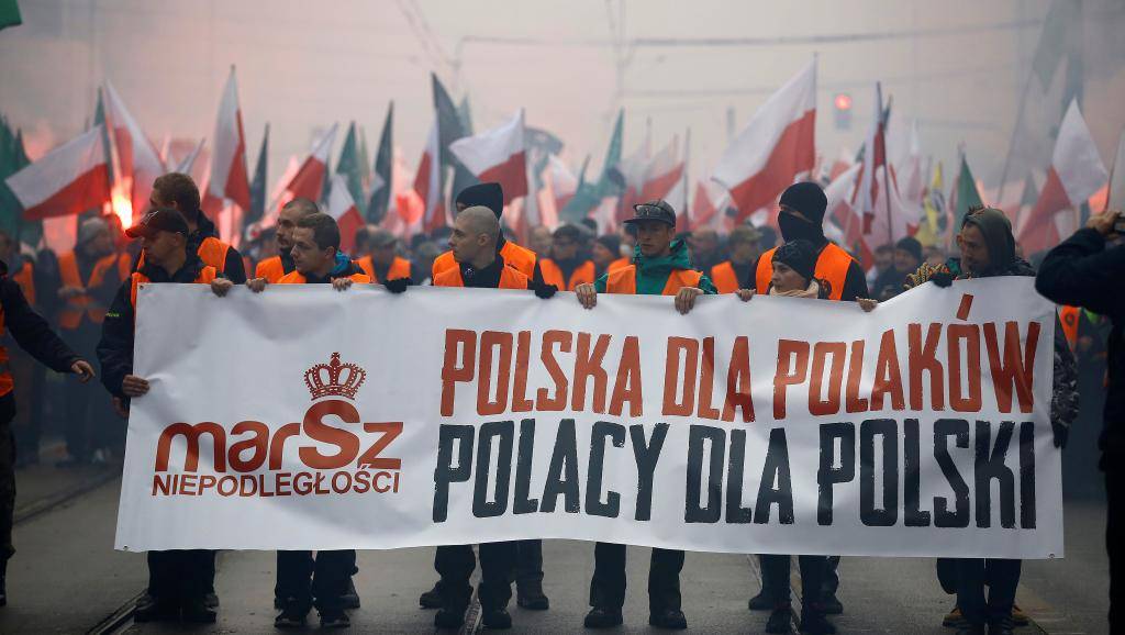Руководство Польши объединилось с националистами Руководство Польши объединилось с националистами