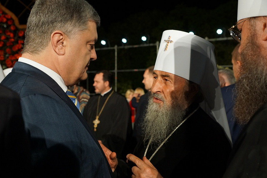 Каноническая церковь Украины не встала на колени перед Порошенко