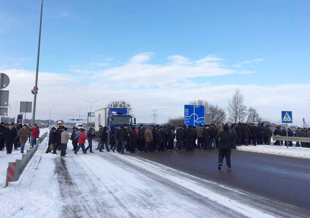 Невозможные тарифы на газ: в Закарпатье начались массовые протесты