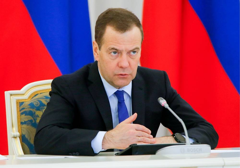 Медведев: Инвалиды на госслужбе могли бы работать лучше многих чиновников