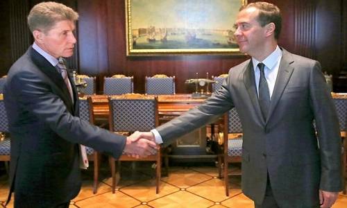 Медведев, не ведая стыда, осыпает врио Олега Кожемяко предвыборными дарами
