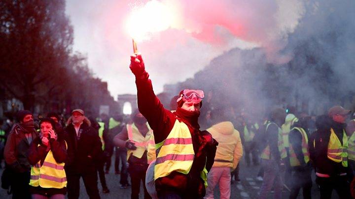 Протесты "жёлтых жилетов" не угрожают политической системе Франции