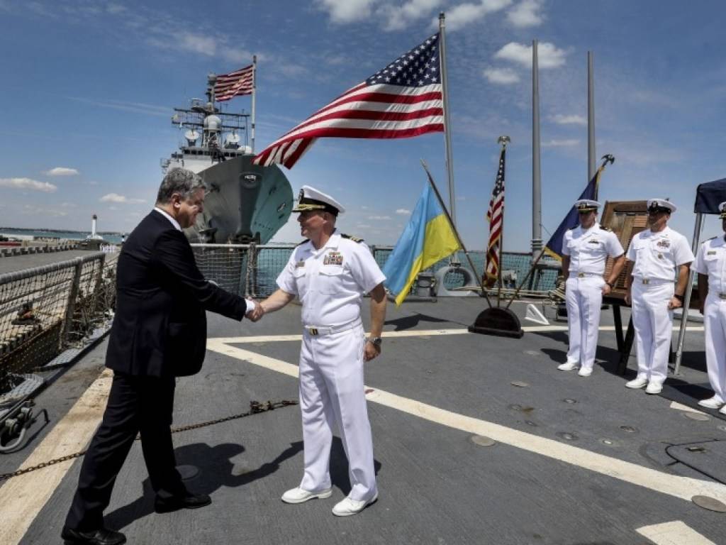 США не спешат «короновать» Порошенко: о реакции на керченский инцидент